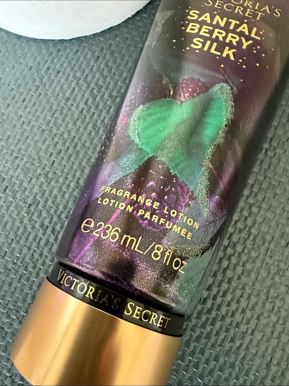 Victoria's Secret Santal Berry Silk Lotion - Purple & Green